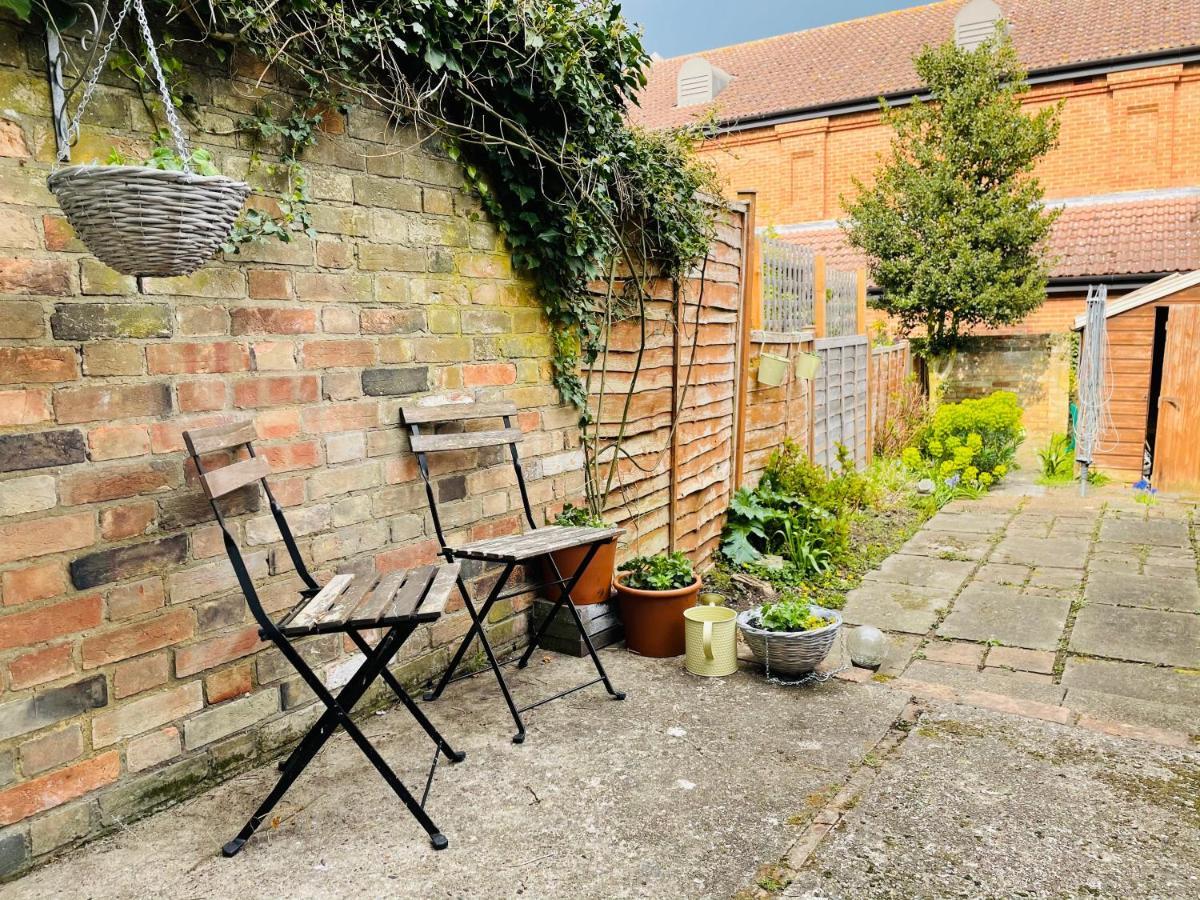 Charming Town Centre Character Cottage With Parking Stowmarket Exterior foto